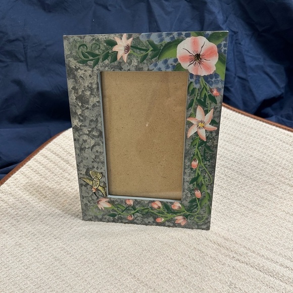 Photo Frame Wooden 6”x8” - Humming bird, Pink flowers in the design ~4x6 opening - Picture 1 of 7